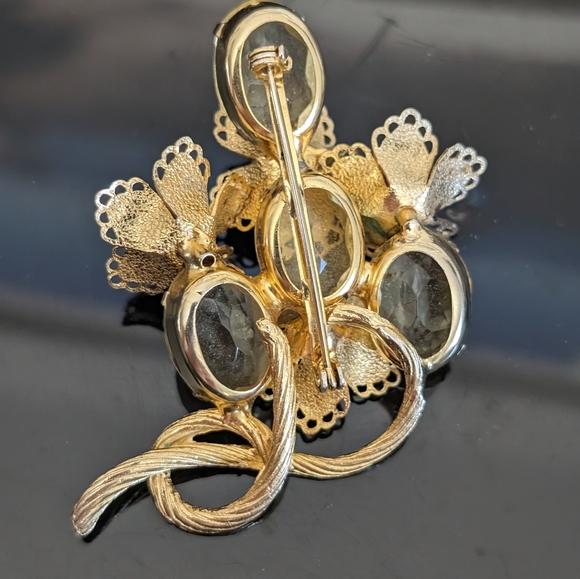 1930's Vaseline Uranium Glass, Czech Glass Filigree Brooch - Picture 8 of 13